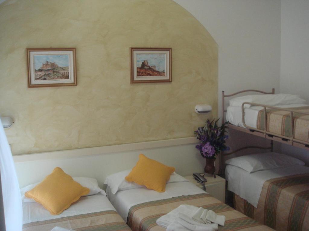 Hotel Arcade Rimini Oda fotoğraf